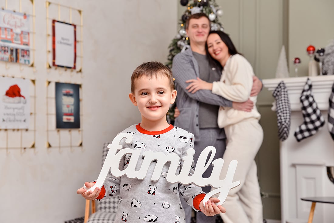 Семейная фотосессия family look с надписью family